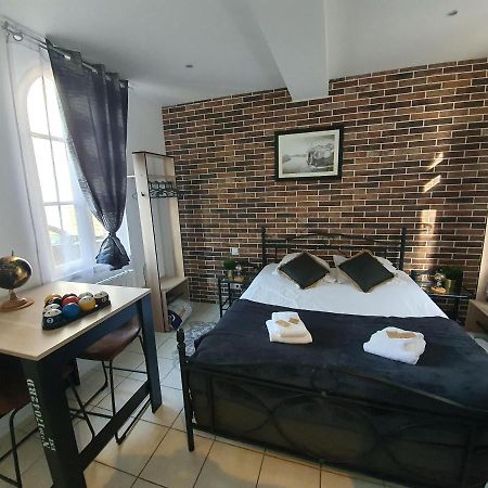 Appartement Indus En Centre Ville Avec Parking Honfleur Esterno foto